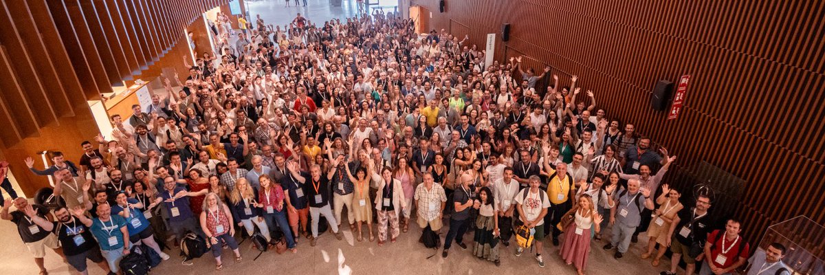 aederocl's tweet image. In case you wander what I was up to last week

#RCSEA2024 
#CoolScience 
#JVAR
#OAJ

📸 of my talk from my friend Raúl Infante
group 📸 from @SEA_astronomia