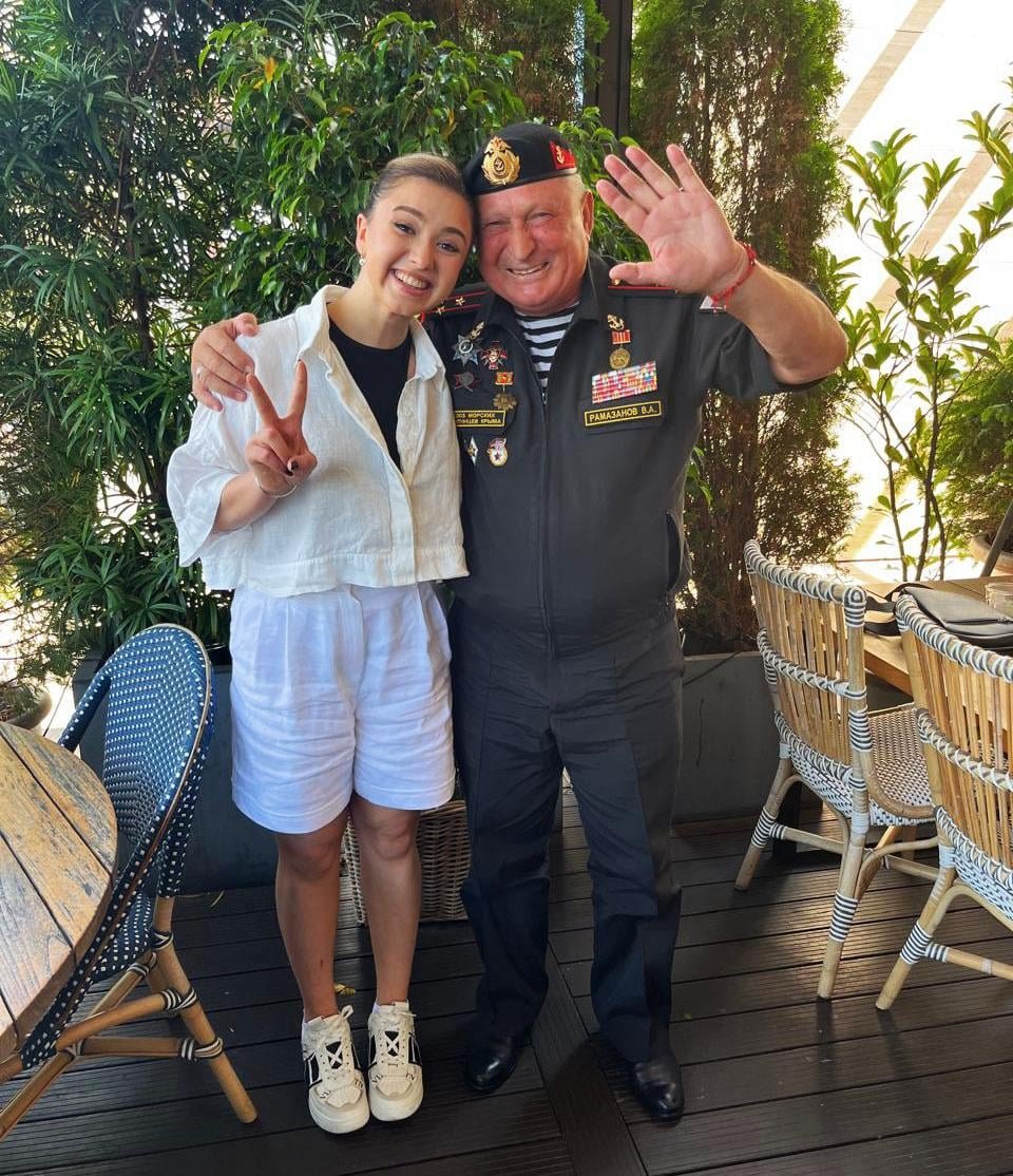 Oksana1182848's tweet photo. Пам'ятайте допінговий скандал на олімпіаді у Пекіні, коли фігуристка терористичної федерації Каміла Валієва здала позитивний тест на заборонену речовину? Мало хто знає, що в цій історії є ще більш ганебний рівень. Тред про батька-вбивцю https://t.co/deToF6UdlV
