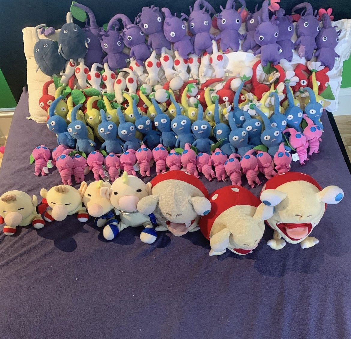 WhitePikmin_11's tweet photo. No babe there is no room for you, sleep on the couch https://t.co/LMWhbOOfJF