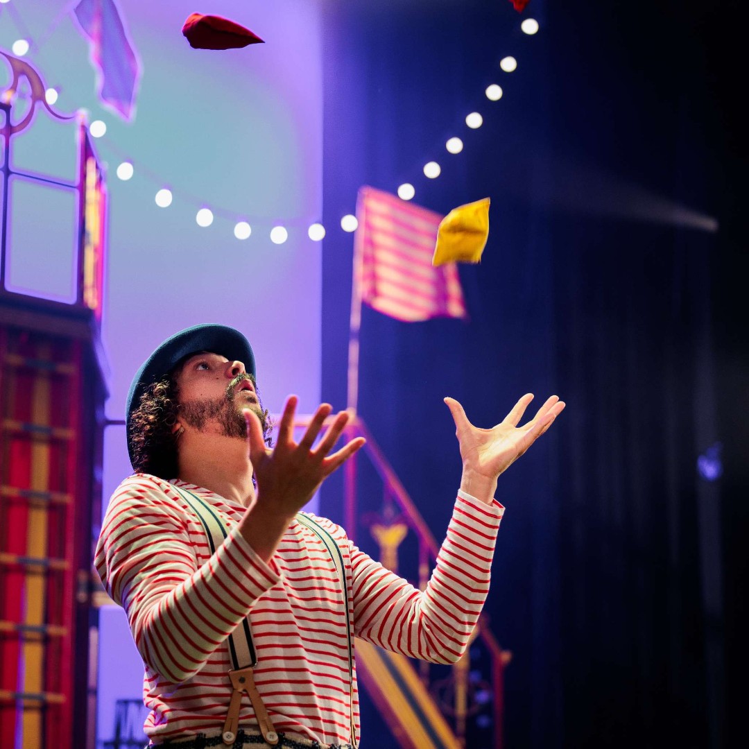 ☁️Looking to add some colour to your day? Come and travel #AroundTheWorldIn80DaysIsh!🌞

⭐⭐⭐⭐⭐ "A fast paced, hugely fun show!" - York Mumbler

We have two performances today, at 2pm and 7pm.

🎟️Tickets here: ow.ly/XuO950SJVB6

📸Kirkpatrick Photography