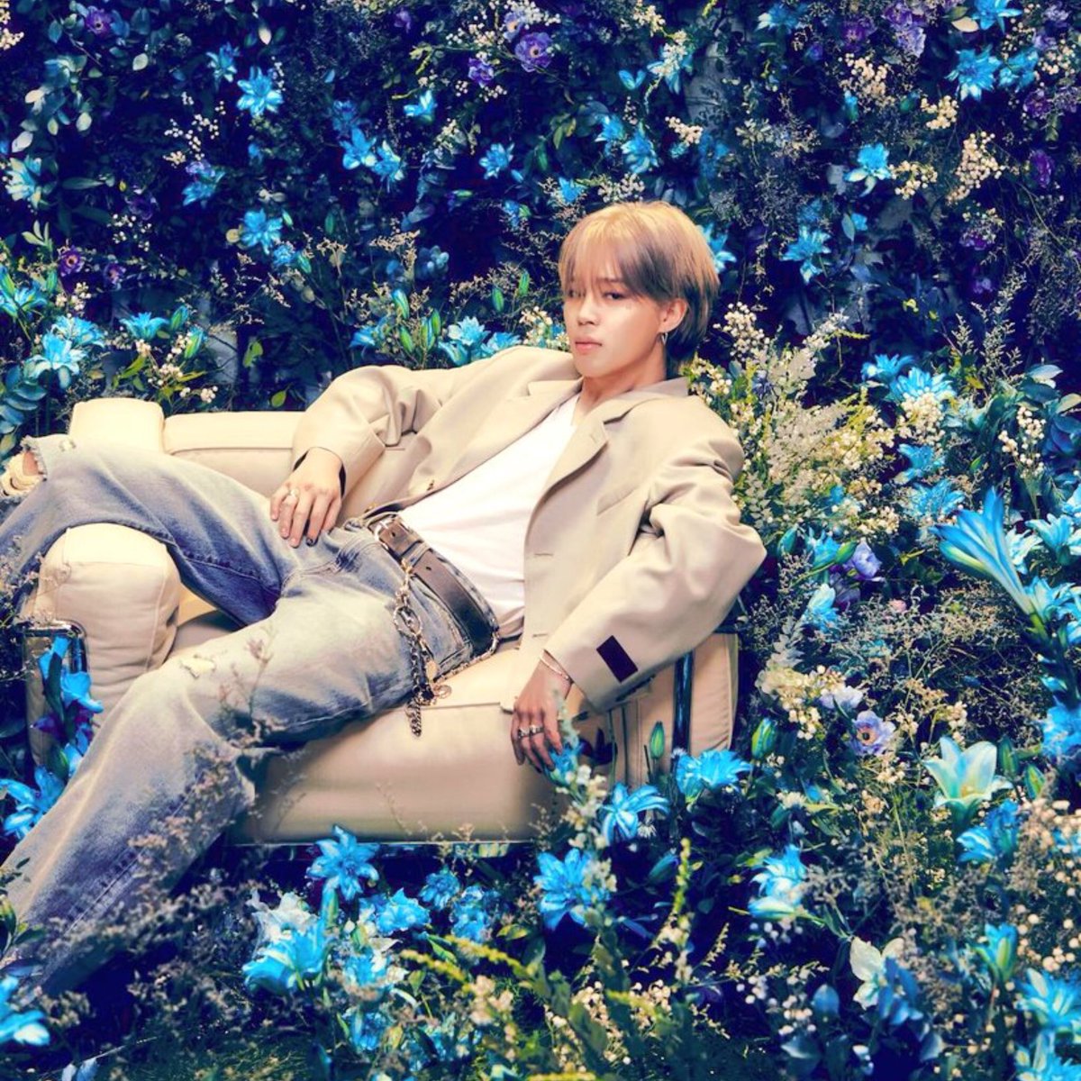 TheLMCharts's tweet photo. 🚨 Attention Jimin fans! 🚨 I'm partnering with @enojimin13 to set a huge goal for "Who" on Spotify! If we break the US record for the biggest streaming day for a K-pop act (2.064M streams), I'll fund a promo video for Jimin on the TSX billboard in Times Square. Let's stream harder than ever!