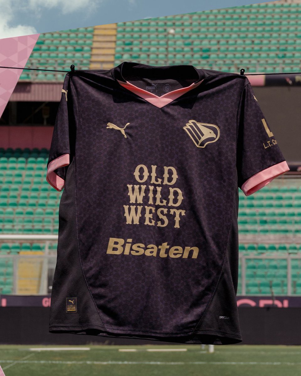 FutbolShIrTALIA's tweet photo. The new Palermo away shirt really wishes it was the 2021 Kappa Special edition. https://t.co/AeveP1I9c7
