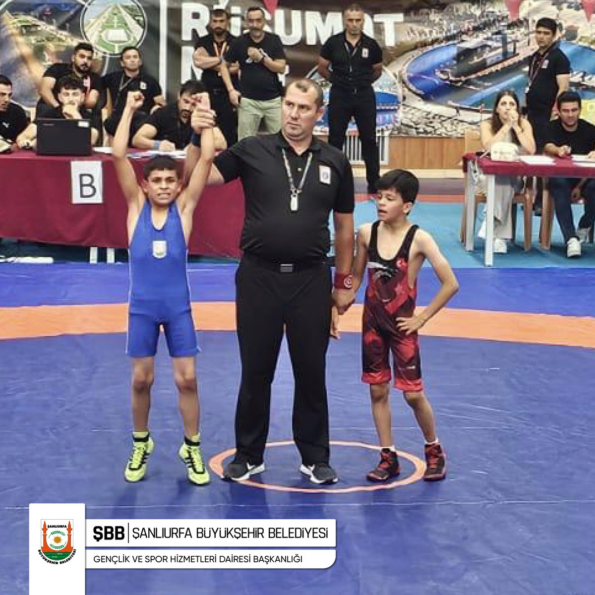 sanliurfabld's tweet photo. 🏆 Sporun Zaferi! 🤼‍♂️💪

🤼‍♂️Ordu’da düzenlenen U11-U13 Türkiye Güreş Şampiyonası'nda sporcumuz Yusuf Boz, 26-30 kg kategorisinde Türkiye Şampiyonu oldu. 

🥋Edirne'de düzenlenen 7. Balkan Wushu Kung-fu Şampiyonası Avrasya Kupası'nda ise Hasan Hüseyin Gündoğdu, Tao Dao Shu stilinde Türkiye ikincisi oldu.

Şanlıurfa Büyükşehir Belediyesi olarak, sporcu ve şampiyon yetiştirme konusundaki kararlılığımızı sürdürüyor, genç yeteneklerimizi desteklemeye devam ediyoruz. 

Bizlere bu gururu yaşatan sporcularımızı ve antrenörümüzü tebrik ediyoruz.
