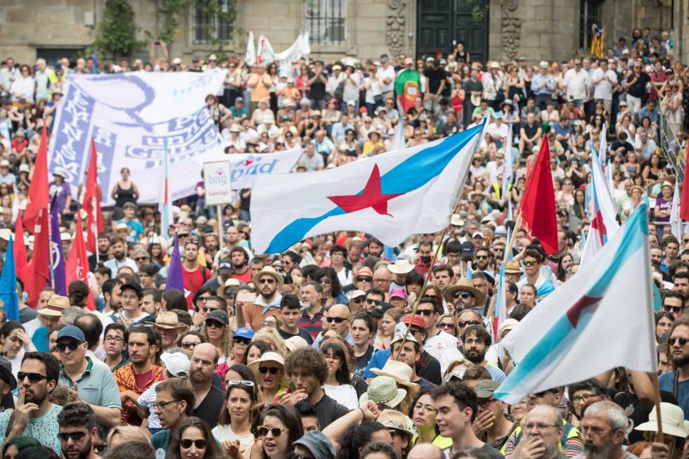 ehbildu's tweet photo. Este 25 de xullo, os independentistas vascos celebramos a Galiza de Rosalía e Castelao e o avance cara a Galiza ceibe, xunto a compañeiros e compañeiras do BNG en Compostela.

EH Bildu deséxavos un feliz día da Patria Galega! https://t.co/omTBTwbJYT