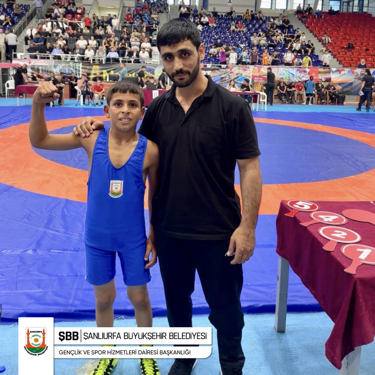 sanliurfabld's tweet photo. 🏆 Sporun Zaferi! 🤼‍♂️💪

🤼‍♂️Ordu’da düzenlenen U11-U13 Türkiye Güreş Şampiyonası'nda sporcumuz Yusuf Boz, 26-30 kg kategorisinde Türkiye Şampiyonu oldu. 

🥋Edirne'de düzenlenen 7. Balkan Wushu Kung-fu Şampiyonası Avrasya Kupası'nda ise Hasan Hüseyin Gündoğdu, Tao Dao Shu stilinde Türkiye ikincisi oldu.

Şanlıurfa Büyükşehir Belediyesi olarak, sporcu ve şampiyon yetiştirme konusundaki kararlılığımızı sürdürüyor, genç yeteneklerimizi desteklemeye devam ediyoruz. 

Bizlere bu gururu yaşatan sporcularımızı ve antrenörümüzü tebrik ediyoruz.
