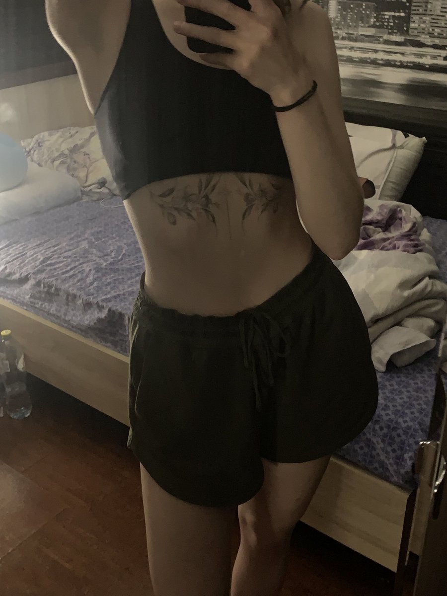 попртила свою кожу и завтра укатываю в отпуск на пару недель, не теряйте)
#нюдсочетверг