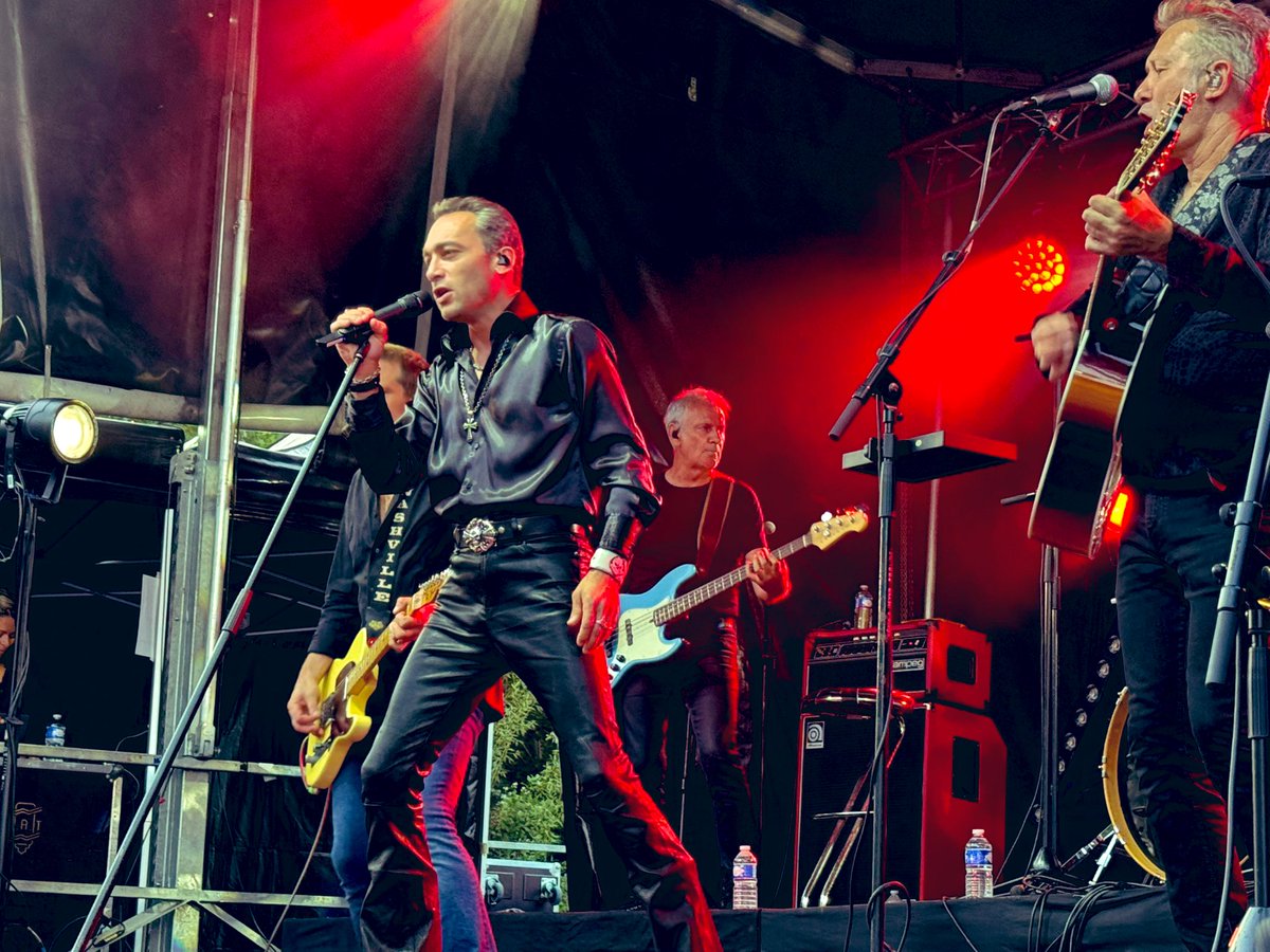 🎤 Heureux d’avoir accueilli <a href="/JBGueganOff/">Jean-Baptiste Guegan</a> à #Usseau hier avec près de 8000 spectateurs venus écouter la voix de Johnny

Les <a href="/LHV86/">Les Heures Vagabondes</a> dans le <a href="/departement86/">Département de la Vienne</a> c’est la culture partout pour tous et en particulier dans la ruralité

Bravo au Maire à son équipe et aux bénévoles mobilisés