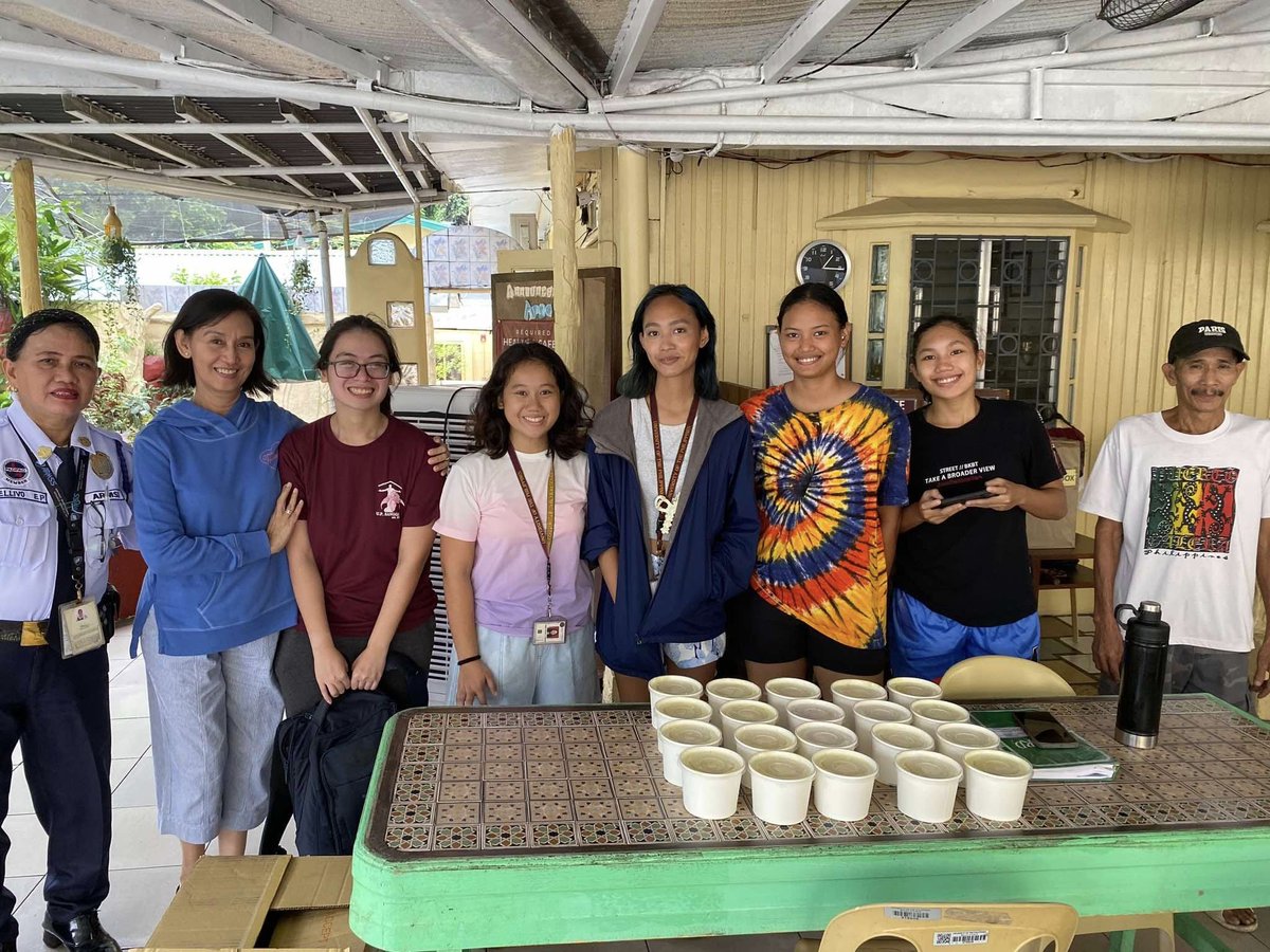 USCUPDiliman's tweet photo. #IskoOps | Updates
Lugaw was distributed earlier in UP Diliman dorms. We would like to thank Urban Chick Maginhawa for extending their help through providing us the food for our dormers. https://t.co/rPzw09VfK8