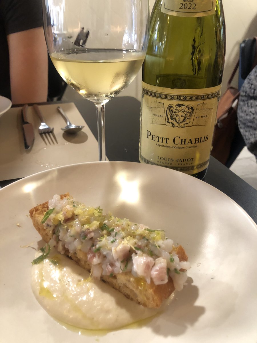 Una opció interessant Per l’estiu i per introduir -te en el mon de #chablis #vinfrançais #chardonnay <a href="/CalidoscopiVins/">Calidoscopi</a>