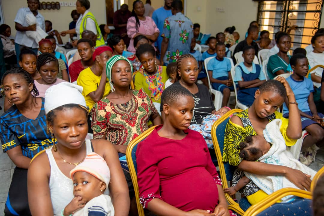 MOHRiversState's tweet photo. Yesterday, Honourable Commissioner for Health, Dr @Adaeze_Oreh, officially launched the first round of the 2024 Maternal, Newborn, and Child Health week in Rivers State. The week-long event, which commenced on Monday, July 22, and ends on Friday, July 26, is being implemented across all Primary Health Care centers in the state.
Speaking at the event, the Hon. Commissioner said, “The health of mothers and children is a fundamental indicator of the overall health of our society. When mothers thrive, children thrive, and when children thrive, communities thrive. Our efforts today lay the foundation for the health and prosperity of future generations”.
She added that the State had witnessed reductions in maternal and child mortality rates, increased vaccination coverage, and improved maternal and child nutrition over the past year. However, the work is far from over, as there are pressing challenges that require immediate attention and collective action.
Dr Oreh revealed that although #MNCHWeek is mainly a facility-based program where services are rendered in health centres, outreaches will be carried out to hard-to-reach locations, schools, churches and other special locations.
Throughout the week, various activities will be conducted to raise awareness, provide essential healthcare services, and equip families with the knowledge and tools necessary for healthy living - health education campaigns, free antenatal care registration, free deliveries by SBAs, vitamin A supplementation, deworming, immunization services, #HPV vaccination, family planning services, #CervicalCancer screening, birth registration and others.
“Together, let us continue to strive for a State and world where every mother has a safe pregnancy, every newborn has a healthy start to life, and every child has the opportunity to grow and thrive. Let us work together to build a healthier, more equitable future for all.”
#RiversState
#MNCHWeek
#PHC
#Health4AllRivers