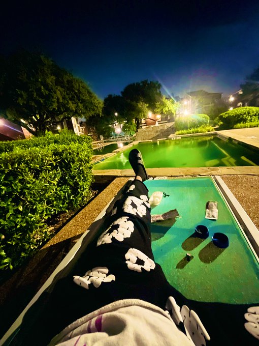 B&amp;E on my pool with backwoods 😎 https://t.co/NeEbNqX7SH<a href="/tag/newprofilepic"class="tags"><span>#newprofilepic</span></a>