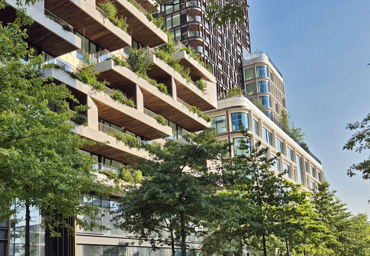 NandaSluijsmans's tweet image. Zo gaaf de #architectuur die #Utrecht aan het realiseren is...🤩🍃🏗🏙 Zie foto's 👇🏽

#Wereldniveau #Jaarbeursplein #Wonderwoods