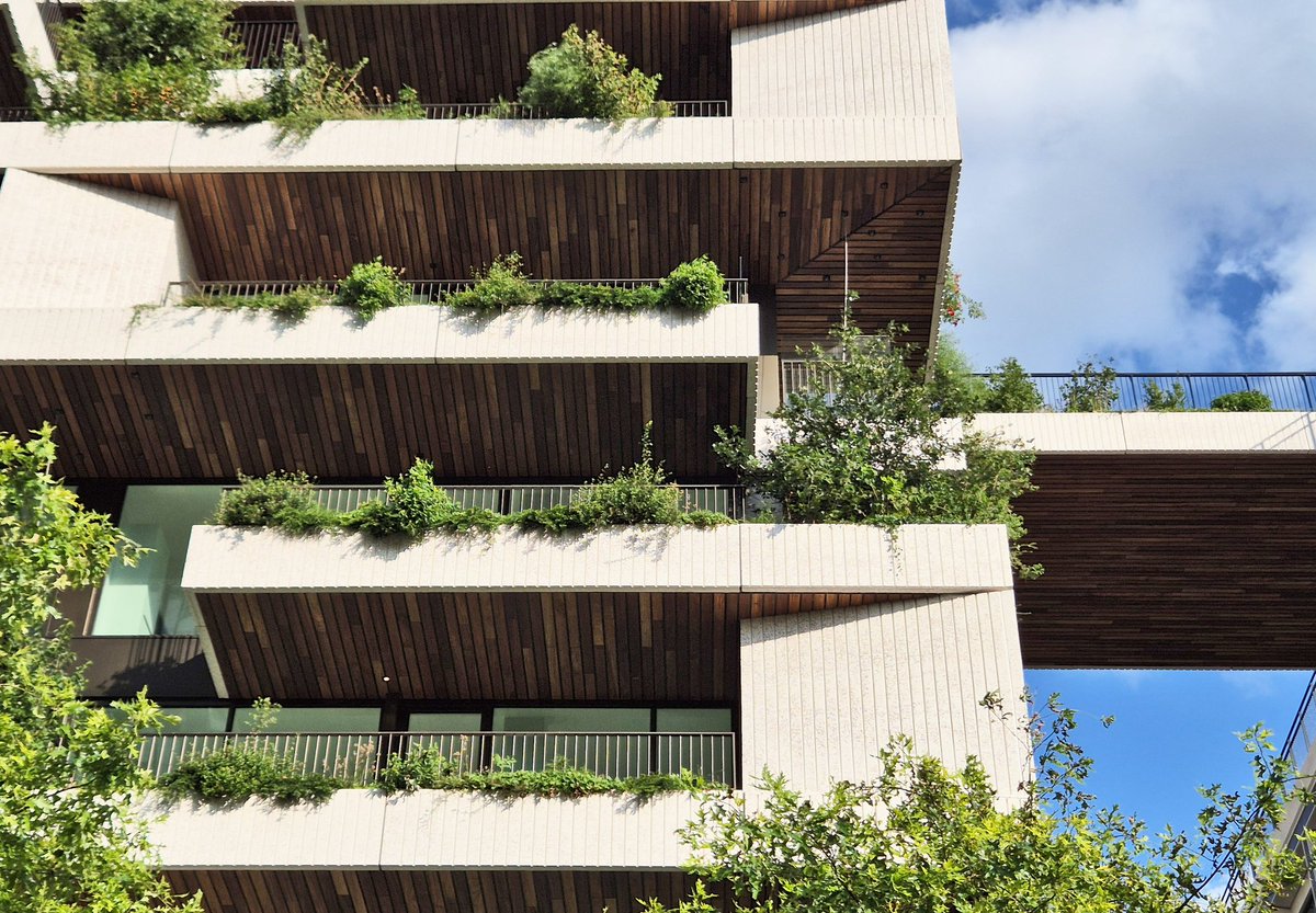 NandaSluijsmans's tweet image. Zo gaaf de #architectuur die #Utrecht aan het realiseren is...🤩🍃🏗🏙 Zie foto's 👇🏽

#Wereldniveau #Jaarbeursplein #Wonderwoods