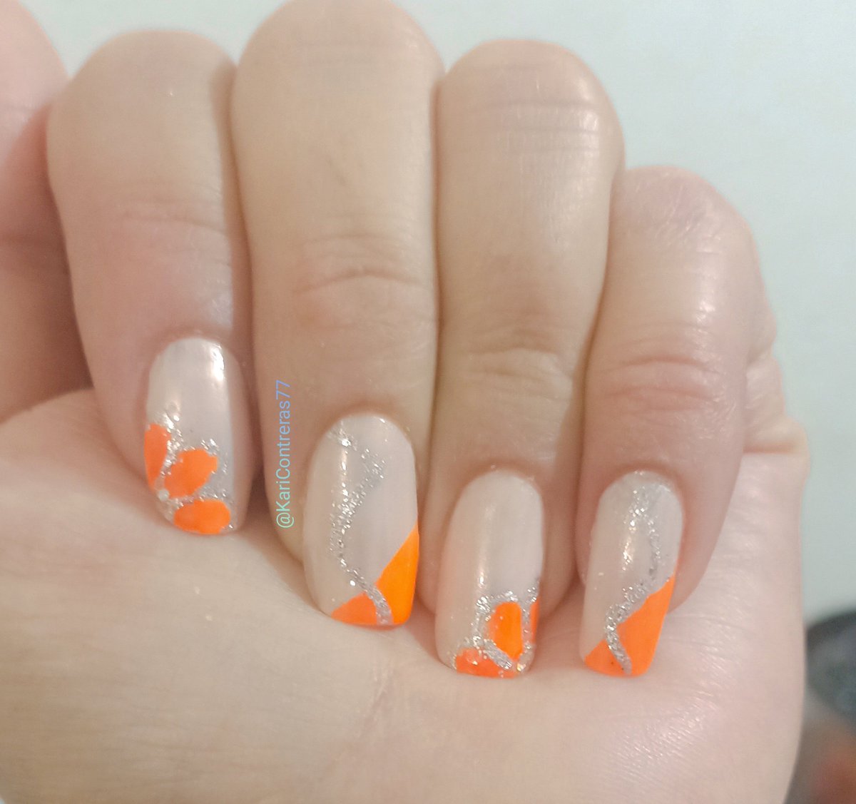 KariContreras77's tweet photo. My beginner job decorating nails #nail #uñas #NailsIt https://t.co/SczLt85h65