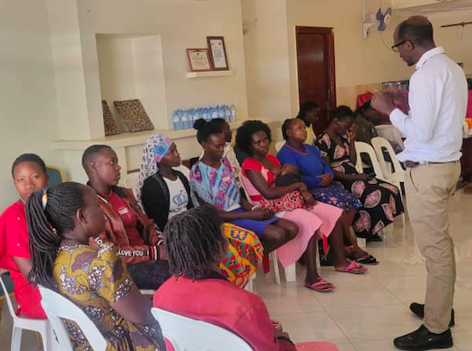 BantwanaUg's tweet photo. Last week in Fort Portal, our Teen Mother ToT sessions covered essential parenting tips and techniques, which are essential for Early Childhood Development. (ECD) These skills are vital for the growth and well-being of their children. #TeenMothers #Parenting #ChildDevelopment https://t.co/iAelS7P8VL