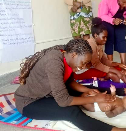 BantwanaUg's tweet photo. Last week in Fort Portal, our Teen Mother ToT sessions covered essential parenting tips and techniques, which are essential for Early Childhood Development. (ECD) These skills are vital for the growth and well-being of their children. #TeenMothers #Parenting #ChildDevelopment https://t.co/iAelS7P8VL