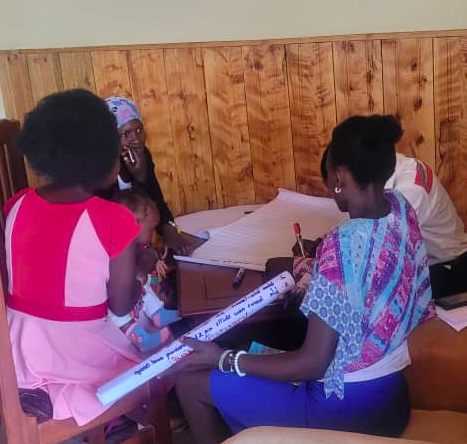 BantwanaUg's tweet photo. Last week in Fort Portal, our Teen Mother ToT sessions covered essential parenting tips and techniques, which are essential for Early Childhood Development. (ECD) These skills are vital for the growth and well-being of their children. #TeenMothers #Parenting #ChildDevelopment https://t.co/iAelS7P8VL