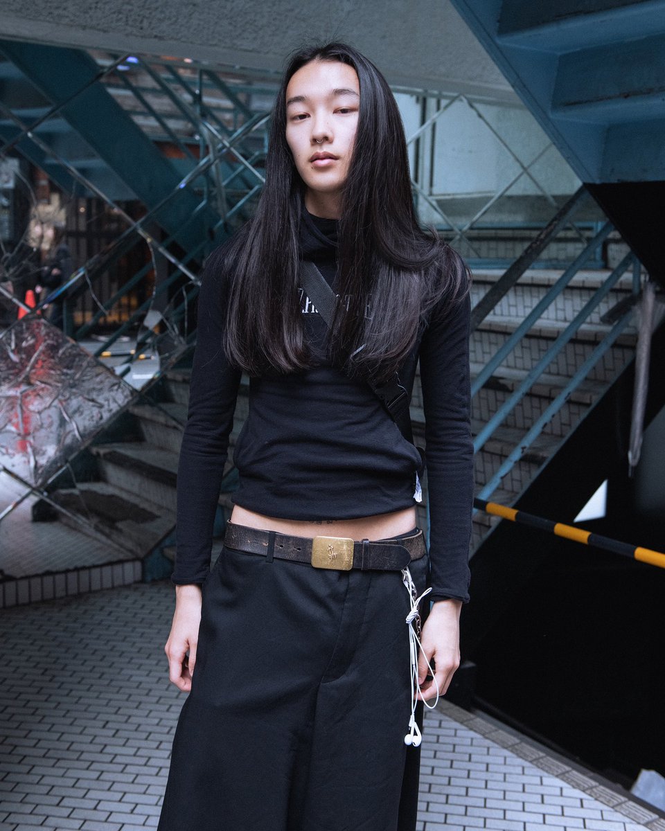 Droptokyo's tweet image. Sota／モデル
droptokyo.com/freshsnaps/328…

2003年11月19日生まれ。東京出身。モデルとして活動している。趣味はサッカー鑑賞と歩くことで、最近は Luup (ループ) に乗ることにハマっている。好きな食べ物はトマト。

トップス／#PROTOTYPES 
パンツ／#COMMEdesGARÇONS
シューズ／#remagine
バッグ／#MSGM