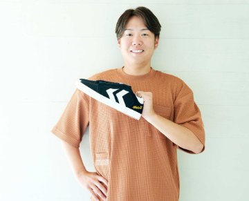 reo_naniwa's tweet photo. #株式会社 #エスエスケイ 25日 #hummel(#ヒュンメル)が #阪神 #西勇輝 #梅野隆太郎 と肖像使用契約を結んだ
2人はヒュンメルを展開する #SSK 社 #SSKBASEBALL のアドバイザリースタッフ
学生時代から愛用
#梅野「ファッション性 デザインも好き ウエアというのは自分でも興味があるものなので契約して https://t.co/SZGK8H1TNh