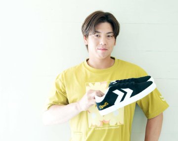 reo_naniwa's tweet photo. #株式会社 #エスエスケイ 25日 #hummel(#ヒュンメル)が #阪神 #西勇輝 #梅野隆太郎 と肖像使用契約を結んだ
2人はヒュンメルを展開する #SSK 社 #SSKBASEBALL のアドバイザリースタッフ
学生時代から愛用
#梅野「ファッション性 デザインも好き ウエアというのは自分でも興味があるものなので契約して https://t.co/SZGK8H1TNh