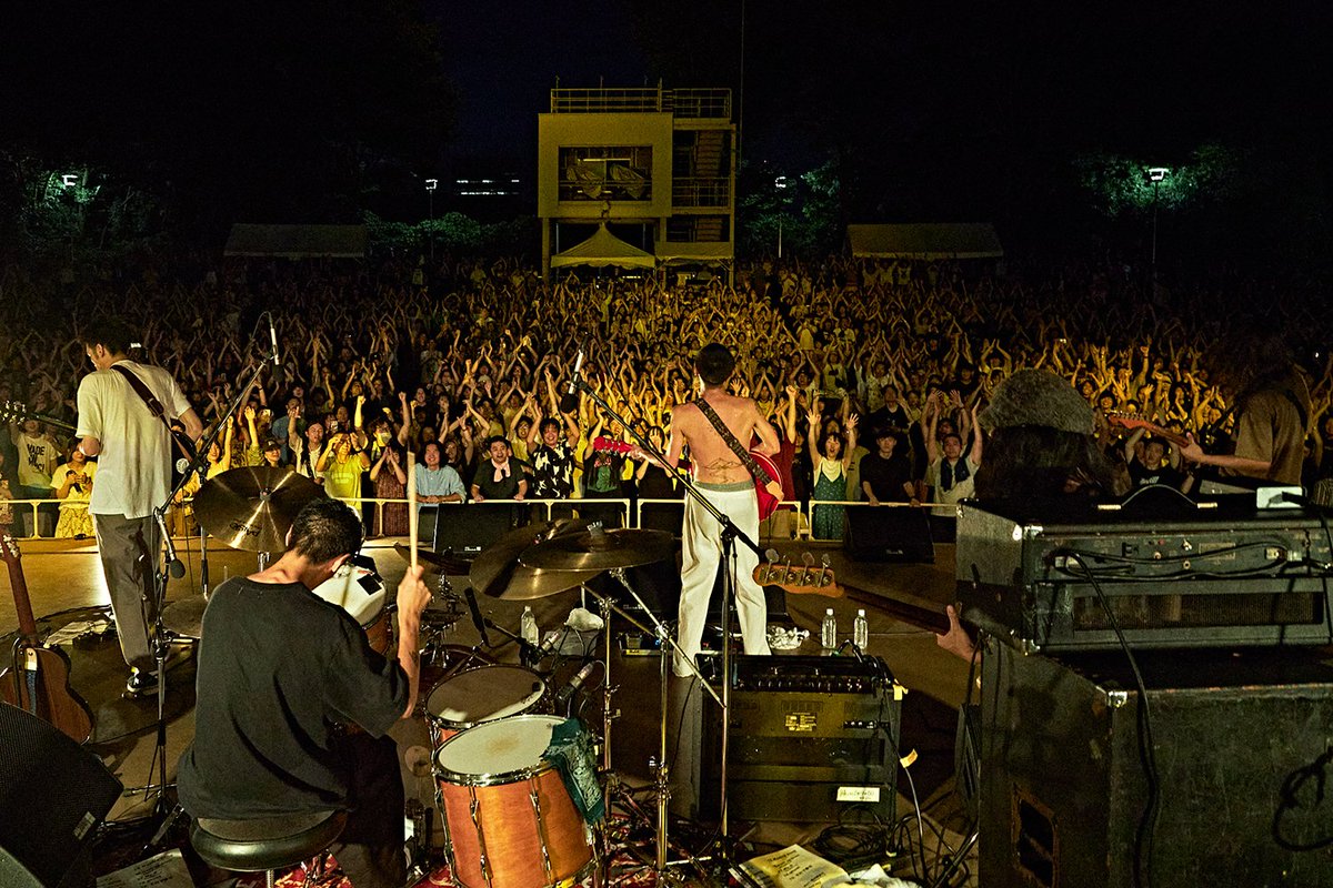 sensajp's tweet photo. 【#ライブレポート】
踊ってばかりの国、故郷の大阪城野音で魅せた真夏の夜の夢『解夏 -GE GE-』「最高の仲間を連れて帰って来れました」

🔗https://t.co/QU4ZfJXRw3

#踊ってばかりの国 #SENSA 
@odotte_official https://t.co/nrlaNFmvUz