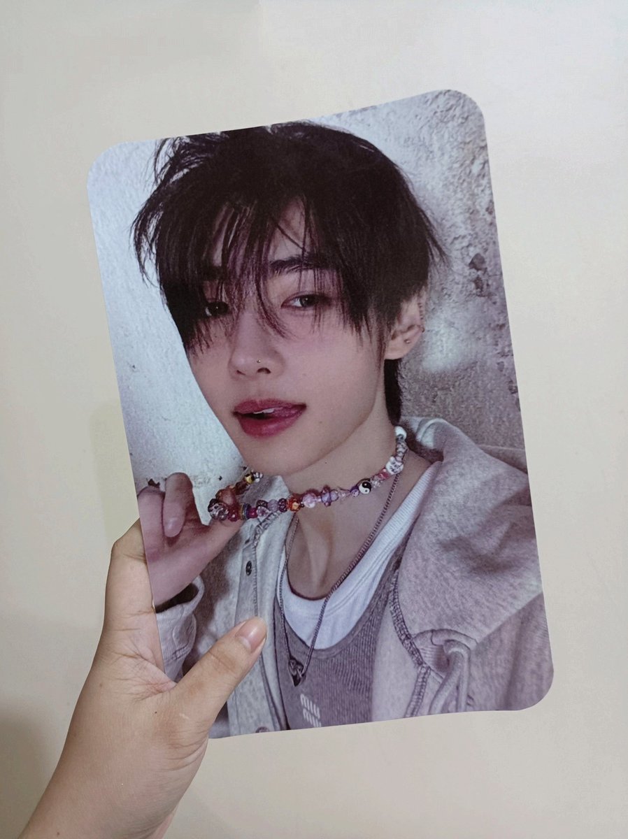 fieryjw's tweet photo. yung mga nag reply last time sa tweet ko na gustong bilhin yung malaking pc 😭 

bibigay ko siya for free if willing to pay for pf/sf hehe https://t.co/ZASWKzXWf4