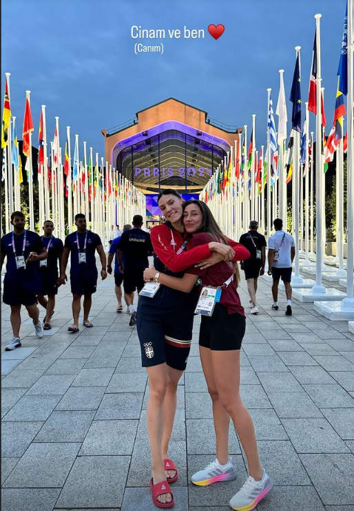 Temmzvolley's tweet photo. 🇹🇷Hande Baladın ve Tijana Boskovic🇷🇸

#Paris2024 https://t.co/OJZnUsgd7s