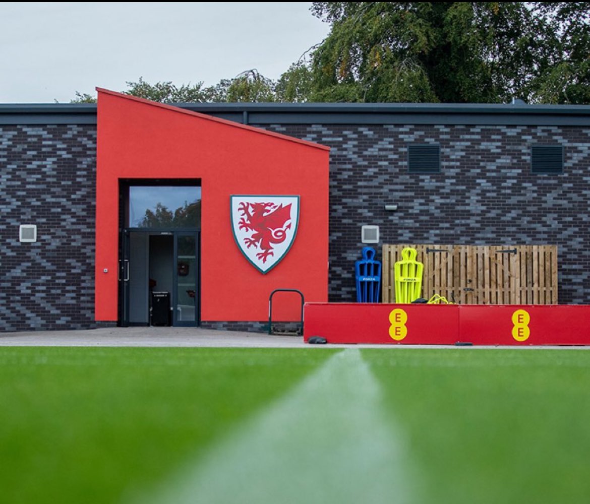 Future talents on show in the Cymru cup at colliers park. Great facility (different to my YTS days there) and they were led by some great pathway coaches! Great to catch up with familiar faces and congratulate my old wing partner Craig on getting the big job.🏴󠁧󠁢󠁷󠁬󠁳󠁿