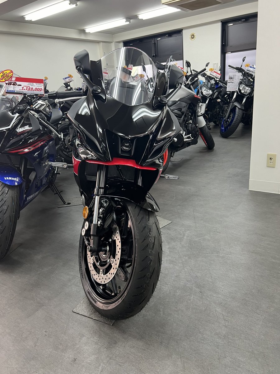 YSPfushimi's tweet photo. YZF-R7 YSP伏見オリジナルカスタム再登場!
黒に赤のラインがレーシーでかっこいいですね😎
実物はもっとかっこいいです٩( ᐛ )و
気になる方はまずはお問い合わせください!
#YAMAHA
#YSP伏見
#YZFR7
#WGP60th
#YAMALUBE
#オリジナル https://t.co/Z7gRM3VoUu
