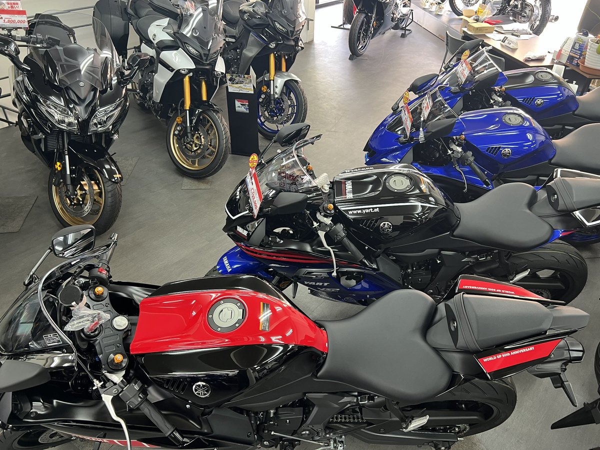 YSPfushimi's tweet photo. YZF-R7 YSP伏見オリジナルカスタム再登場!
黒に赤のラインがレーシーでかっこいいですね😎
実物はもっとかっこいいです٩( ᐛ )و
気になる方はまずはお問い合わせください!
#YAMAHA
#YSP伏見
#YZFR7
#WGP60th
#YAMALUBE
#オリジナル https://t.co/Z7gRM3VoUu
