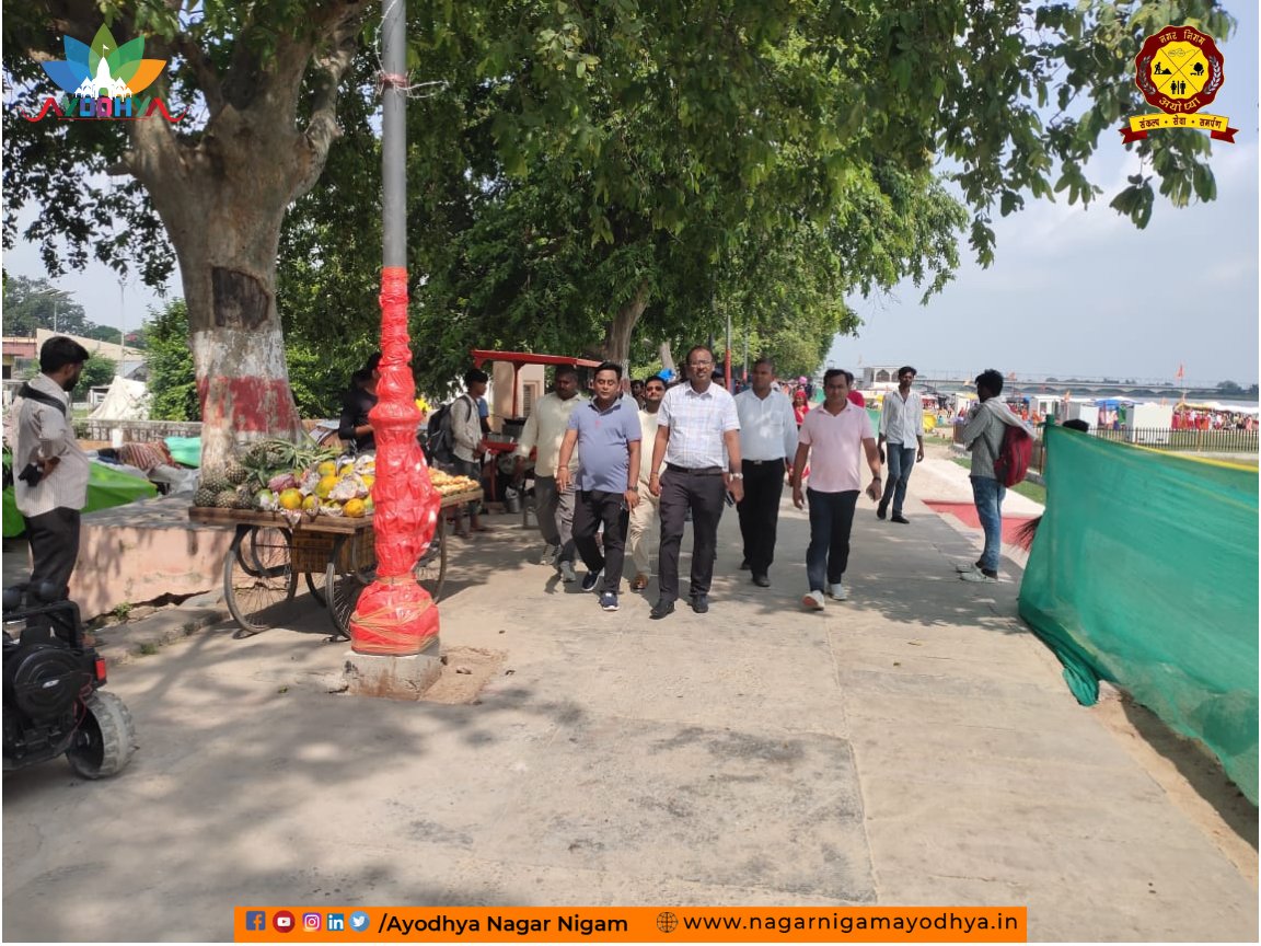 AyodhyaNgrNigam's tweet photo. नगर आयुक्त श्री संतोष कुमार शर्मा जी ने नया घाट, सरयू आरती स्थल एवं मेला क्षेत्र में श्रद्धालुओं की सुविधा हेतु अयोध्या नगर निगम द्वारा प्रदत की जा रही सार्वजनिक सुविधाओं का स्थलीय निरीक्षण किया।
.
.
#Inspection #savanmela #ayodhya #NagarNigam https://t.co/0FPyoa4Axy