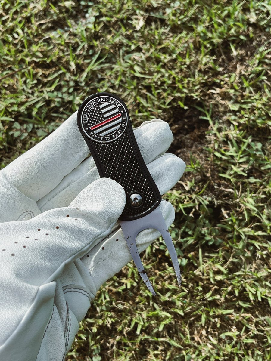 PinMart's tweet image. Elevate your golf game with the perfect accessories - from stylish ball markers to handy divot tools. We’ve got you covered!

#pinmart #golfaccessories #golfessentials #golflife #divottool