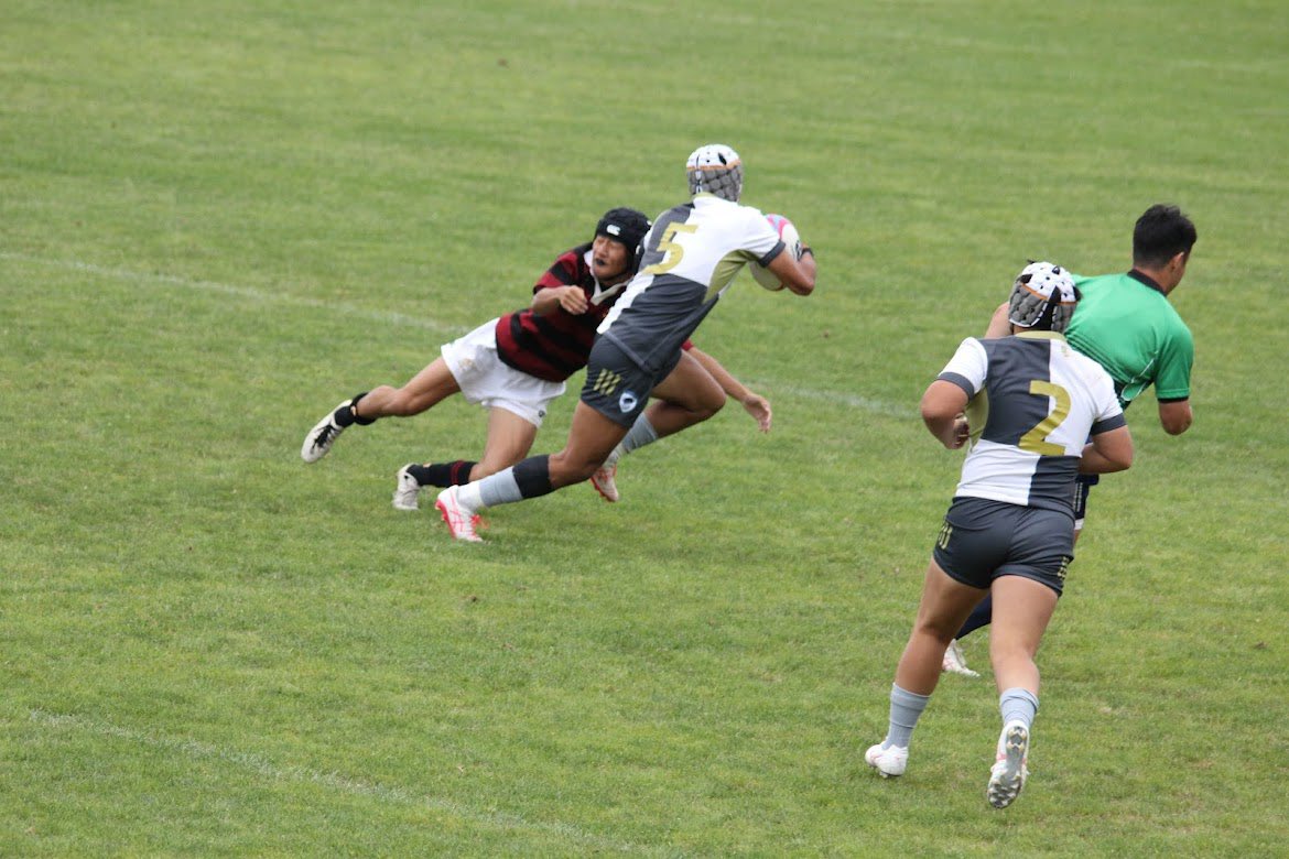 本日、7月24日に全国7人制ラグビー大会の3日目の試合が行われ、光泉カトリック高校(38-14勝利)、高川学園高校(31-14勝利)と対戦しました。今日にて全国7人制ラグビー大会の全日程が終了し、結果はプレートトーナメント9位となりました。応援ありがとうございました。