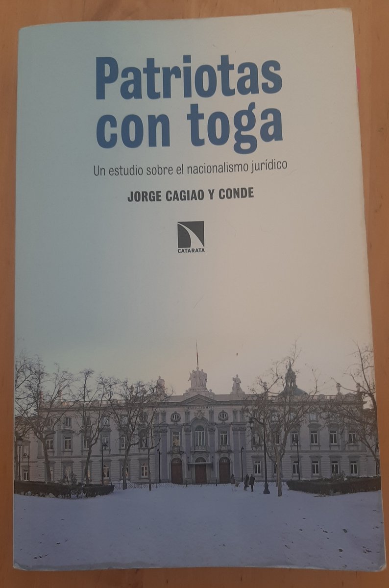 ArantxaTirado's tweet photo. Como explica el profesor Cagiao y Conde, el golpe de Estado kelseniano no aplica en el caso de los independentistas catalanes porque falta: modificación del orden jurídico, intencionalidad revolucionaria o golpista y los medios materiales para cambiar el orden jurídico #LaHora25J https://t.co/LprdNQbFhj