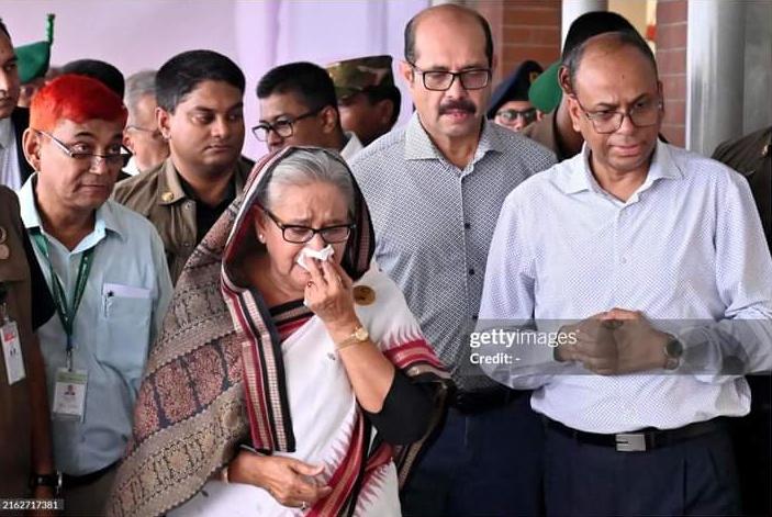 After k!ll!ng thousands of innocents, she is crying for a fuck!ng metrorail!

#StudentsUnderAttack 
#StepDownHasina