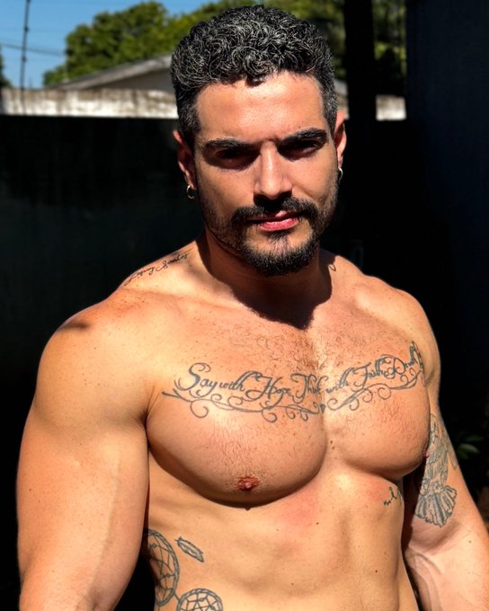 Watch Iggle Pringle's leaked NSFW photo on TwXstars