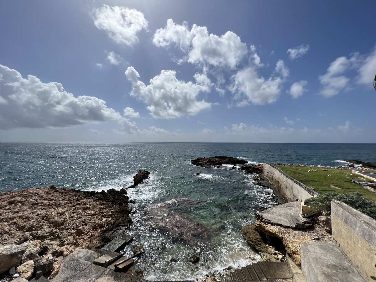 SXMINV's tweet photo. The tip of a Peninsula half acre St Maarten by SMI Realtors https://t.co/PLLOgNuTcI
