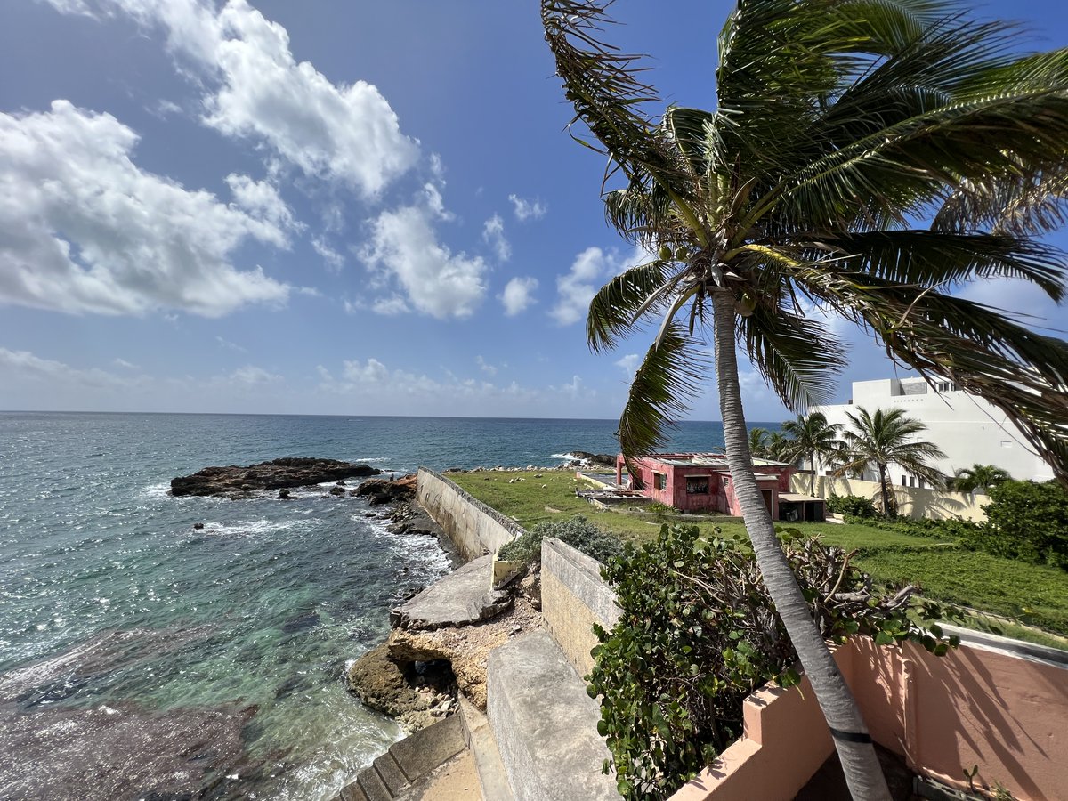 SXMINV's tweet photo. The tip of a Peninsula half acre St Maarten by SMI Realtors https://t.co/PLLOgNuTcI