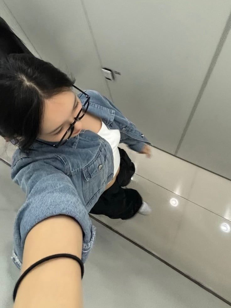 theborroweddcat's tweet photo. [PLUS CHAT APP]
New pics from #SARANG #MAI #JIYOON  !!!
they are gorgeous!! pretty pookies>>>

#iz_izna #iznafirstlive https://t.co/VpU9kO6m1F