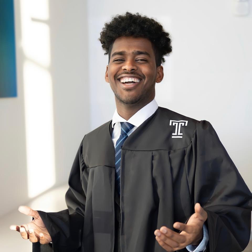 Zemzem50468559's tweet photo. A young and smart man who always seek peace and a better future for Africa has been detained yesterday in Addis Abeba. We should all support and be voice for him. #FreeChernit
#Africains 
#Africanyouth 
#Tigrayan 
#Oromos https://t.co/fUUvVRcu2m