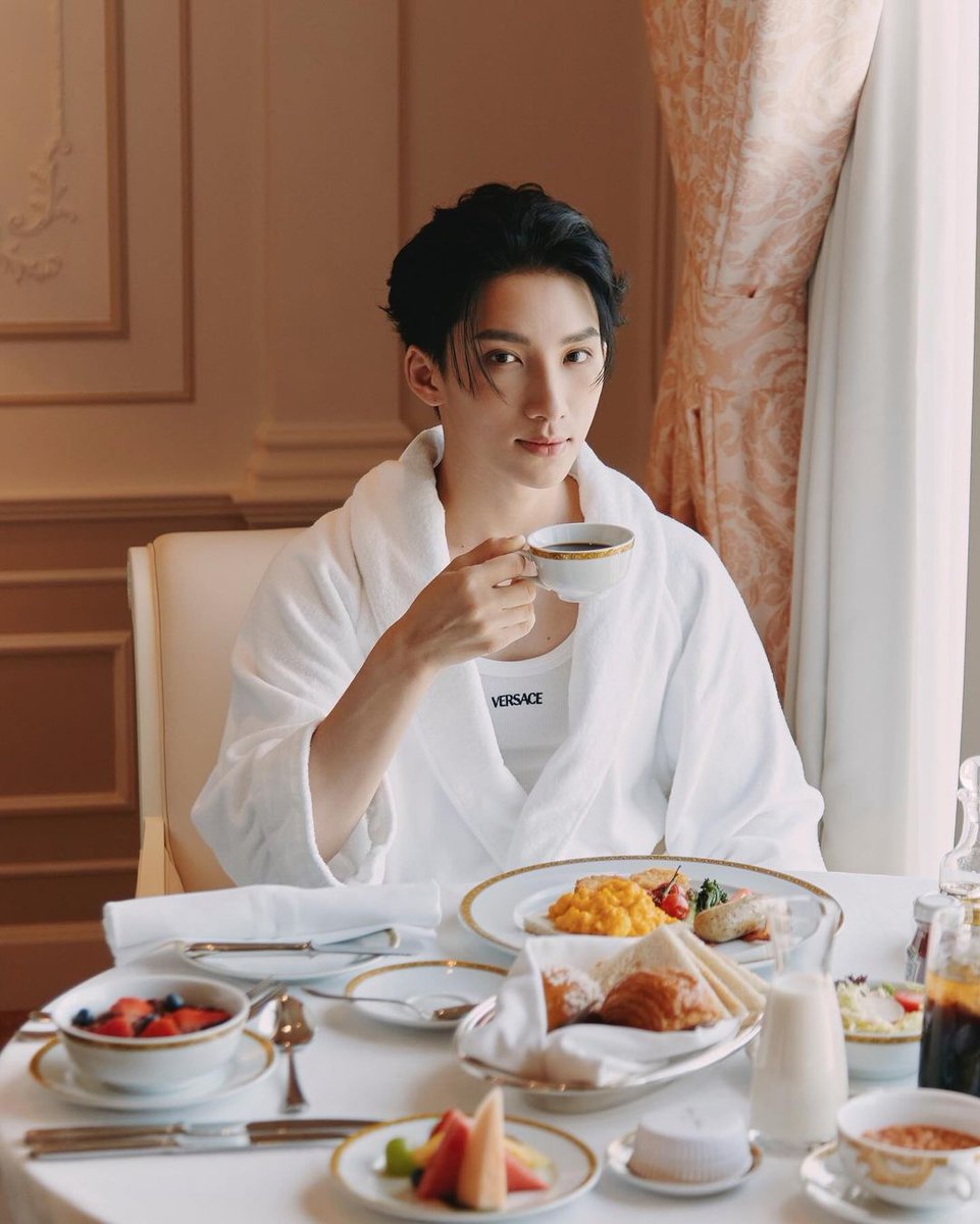 nehabindlish's tweet photo. A morning that begins with you, will be the most beautiful morning 😘😘
#PalazzoVersaceMacau #VersaceMoment #LivingPalazzoVersace
#PVMParty #NoeulNuttarat #MagentaBoy https://t.co/49Kywfb1SN