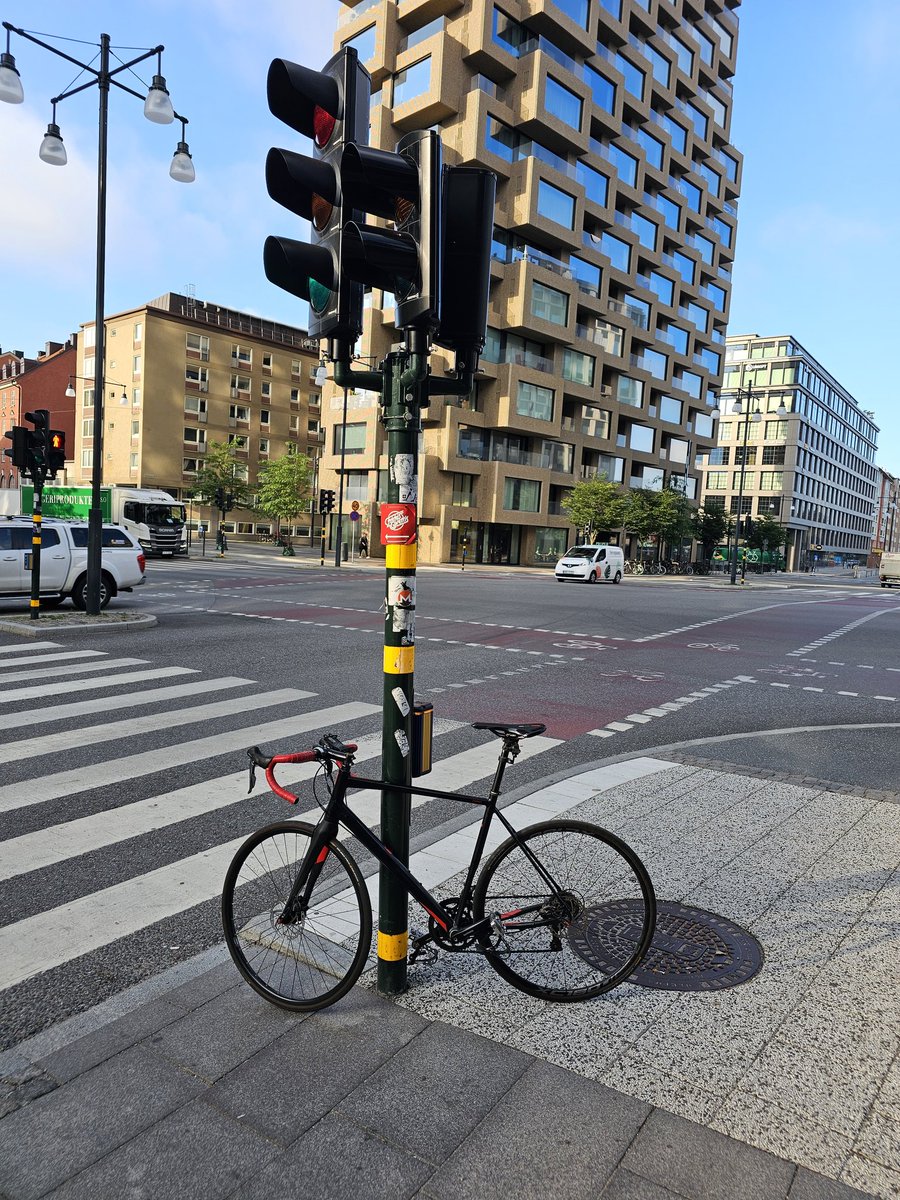 BigDogDJJENS's tweet image. Problem med virussjukdom &amp;amp;
konstig trötthet hela f*****
2O24...men i morse hårt cykelpass
i alla fall 5 mil... 🚴🏻‍♀️
#BikeFlow #DJJens #VeganPower
Försök 4 träna 31 dagar i rad... 
#Day1 25:e Juli 2O14 O7:OO-O8:50
Runt stan #Stockholm + ut till
#Danderyd...
(© 2024 DJ Jens Photo)