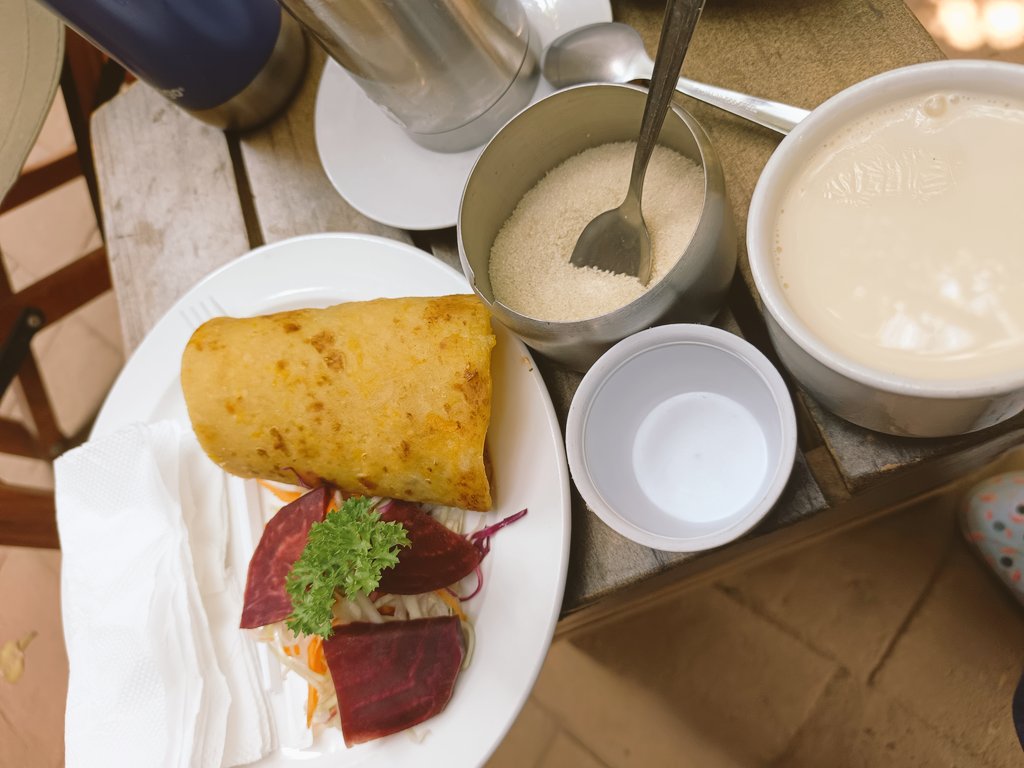 AshabaMusic's tweet photo. When you're in Mbarara stop by @booth_rolex and eat breakfast that doubles as lunch.
#AshabaMusic
#RolexBooth
#MbararaCity https://t.co/D4m3h1bcPo