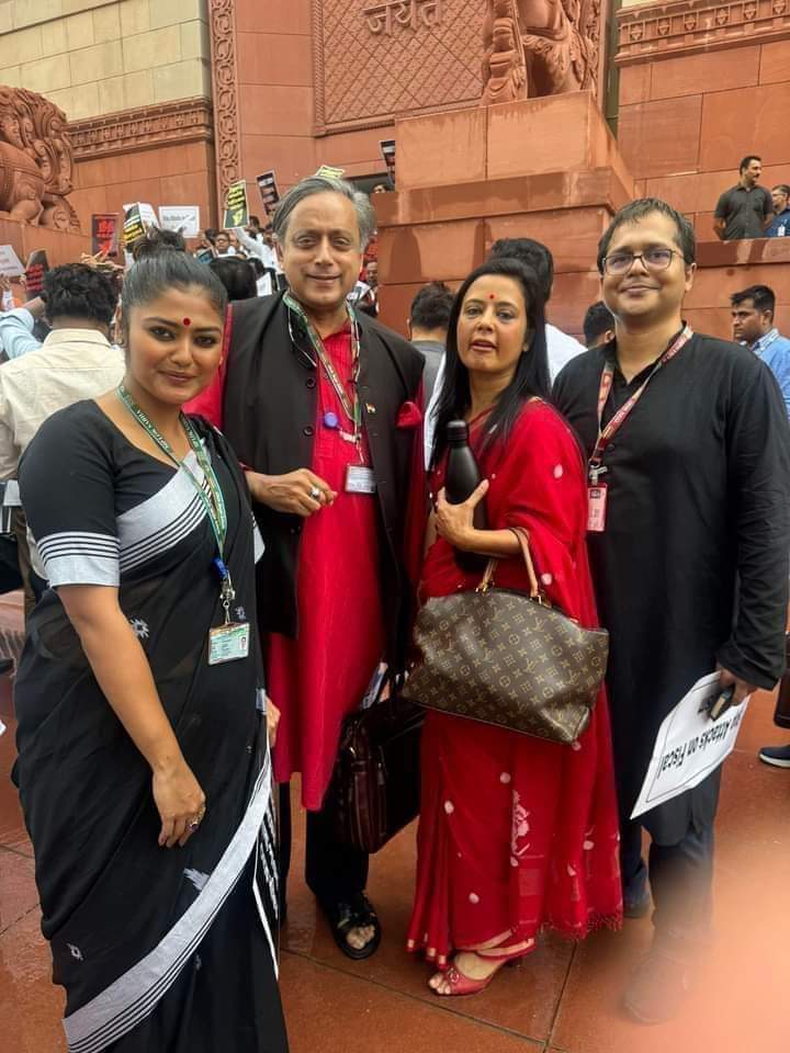 rajivtiwaribaba's tweet image. I like &apos;kalal&apos;  , काला+लाल= &apos;कालाल&apos;
@MahuaMoitra @ShashiTharoor 
#kalal #loveisland #buget #ParliamentarySession