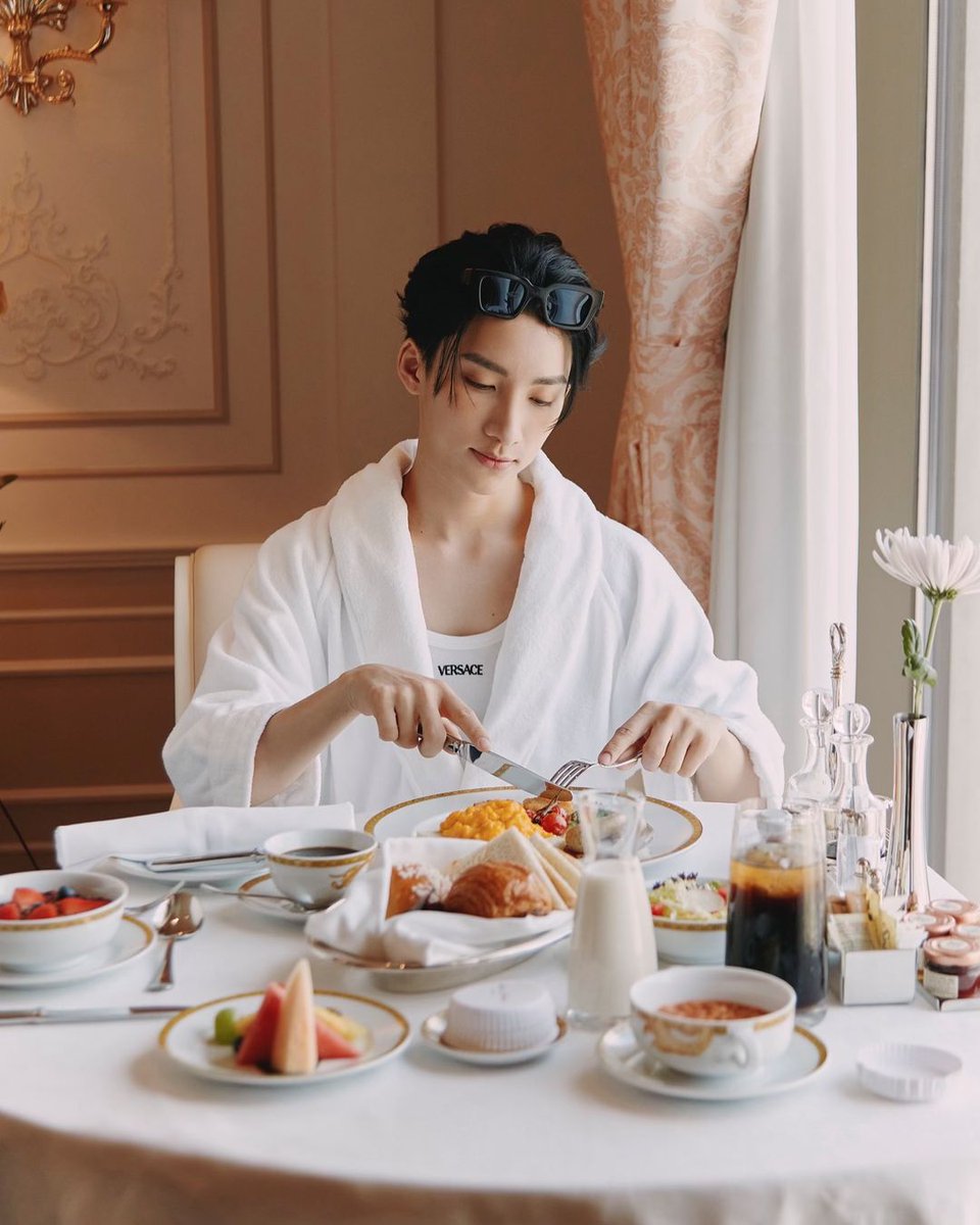 NoeulInterFC's tweet photo. #NoeulSMAlert
@Noeul_lee6 via @MagicCubeTH Instagram
Original Post: https://t.co/GvyGHatWLm
Please engage on original content and add likes and comments.
#PalazzoVersaceMacau #VersaceMoment #LivingPalazzoVersace
#PVMParty #NoeulNuttarat #MagentaBoy https://t.co/FjQtgnXsr9