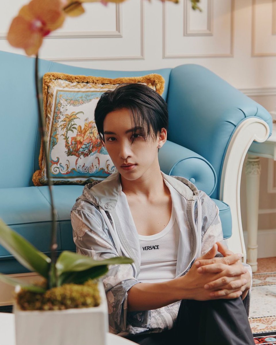 NoeulInterFC's tweet photo. #NoeulSMAlert
@Noeul_lee6 via @MagicCubeTH Instagram
Original Post: https://t.co/GvyGHatWLm
Please engage on original content and add likes and comments.
#PalazzoVersaceMacau #VersaceMoment #LivingPalazzoVersace
#PVMParty #NoeulNuttarat #MagentaBoy https://t.co/FjQtgnXsr9