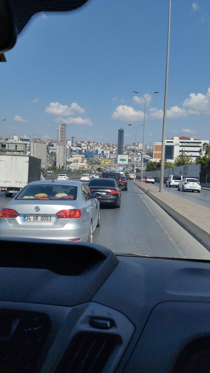 Programci_Bey60's tweet image. İstanbulun Trafiği de hiç çekilmiyor 
#İstanbul #beylikdüzü #esenyurt