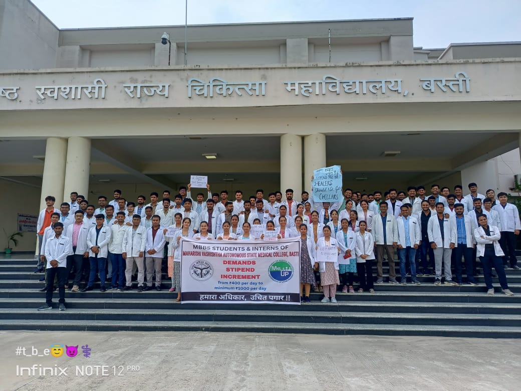 TrishaktiSahani's tweet photo. We the UP interns urge
@UPGovt
to raise the stipend of ₹12000 to min. of ₹30000 as it's increased in other states too recently.🔥ASMC BASTI
#UP_MBBS_STIPEND_HIKE
#UP_MBBSINTERN_STIPEND_HIKE
@myogiadityanath
@imamsnup
@yadavakhilesh
 @RahulGandhi
 @MeUPGovt
@brajeshpathakup https://t.co/6hcLFYwBGQ