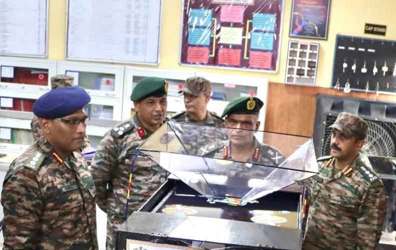 KonarkCorps's tweet photo. Lt Gen Sumer Ivan D'Cunha, Director General, Army Air Defence visited #BlazingSkiesBrigade at #Jodhpur & was briefed on the Air Defence aspects in support of operations of #DesertCorps. He interacted with all ranks of the brigade & exhorted them to be combat ready.
@IaSouthern https://t.co/HeIIWChgmT