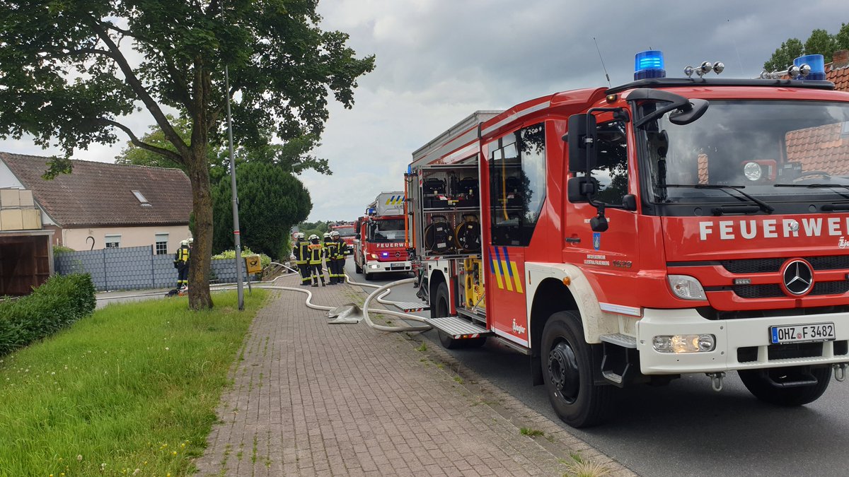 FF_Lilienthal's tweet photo. 🚨Carport-Brand
In Trupermoor ist beim Beseitigen von Unkraut ein Carport in Brand geraten 🔥🚒🚑🚓
Der Einsatzbericht👇
https://t.co/1zqZnpW0k4
#FF_Lilienthal #Lilienthal https://t.co/Siwl3kGbH9